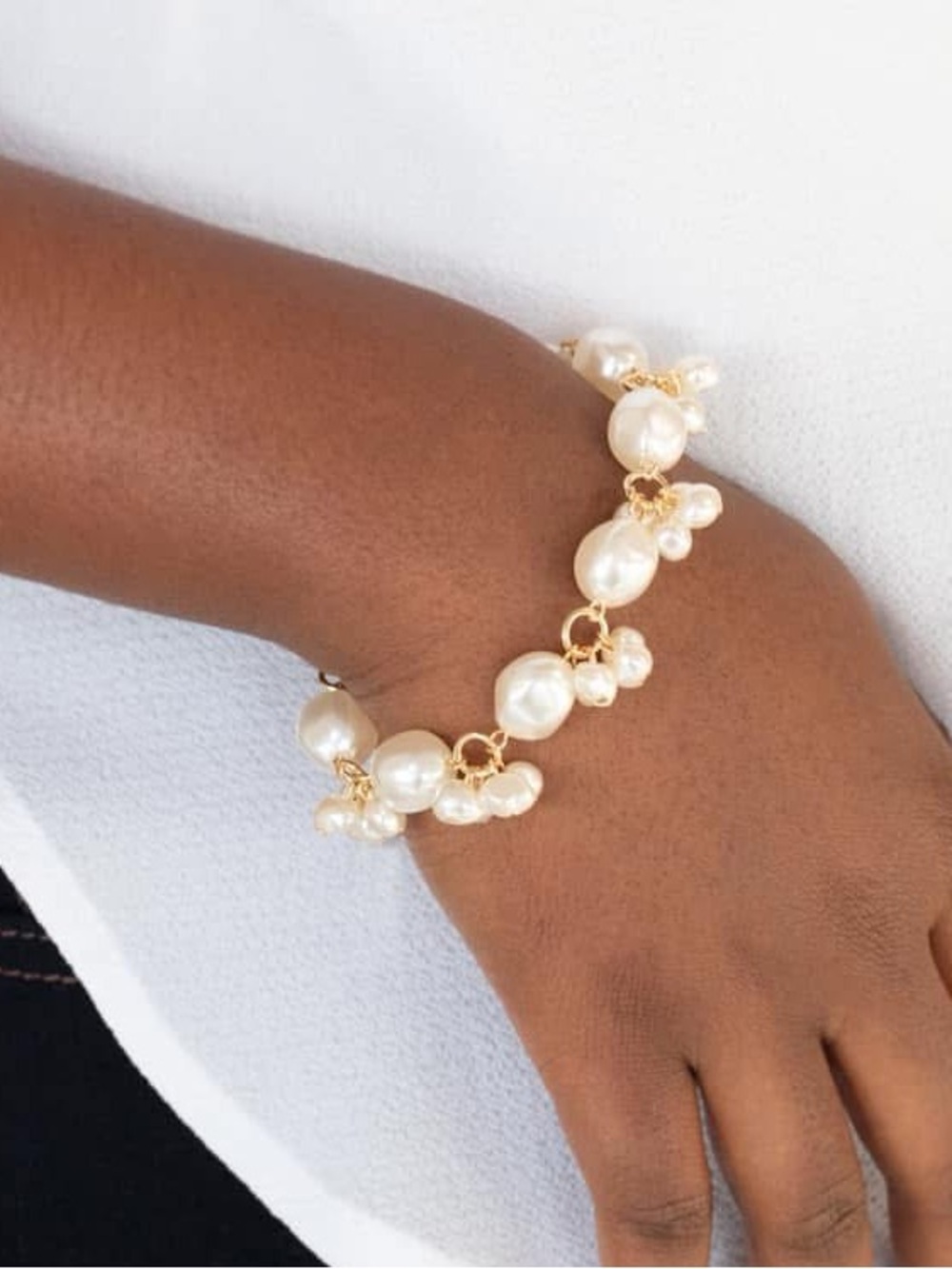 Pearl and gold linked bracelet